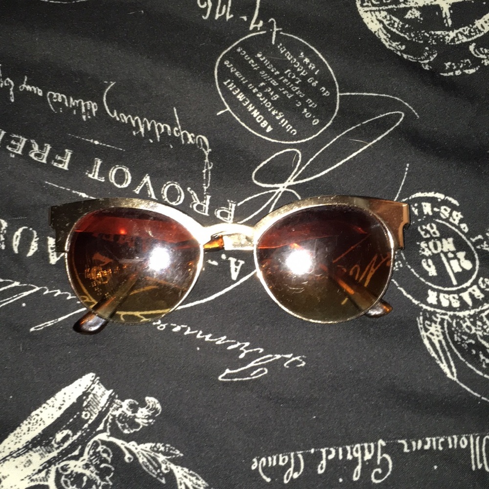 Cheetah print sunglasses